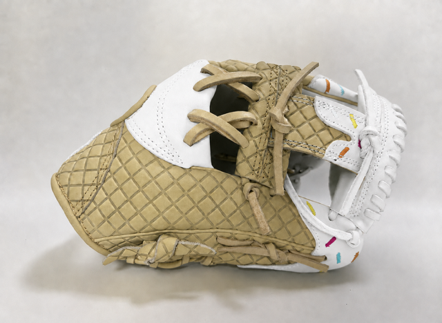 Vanquish Ice Cream Series Vanilla / Waffle glove